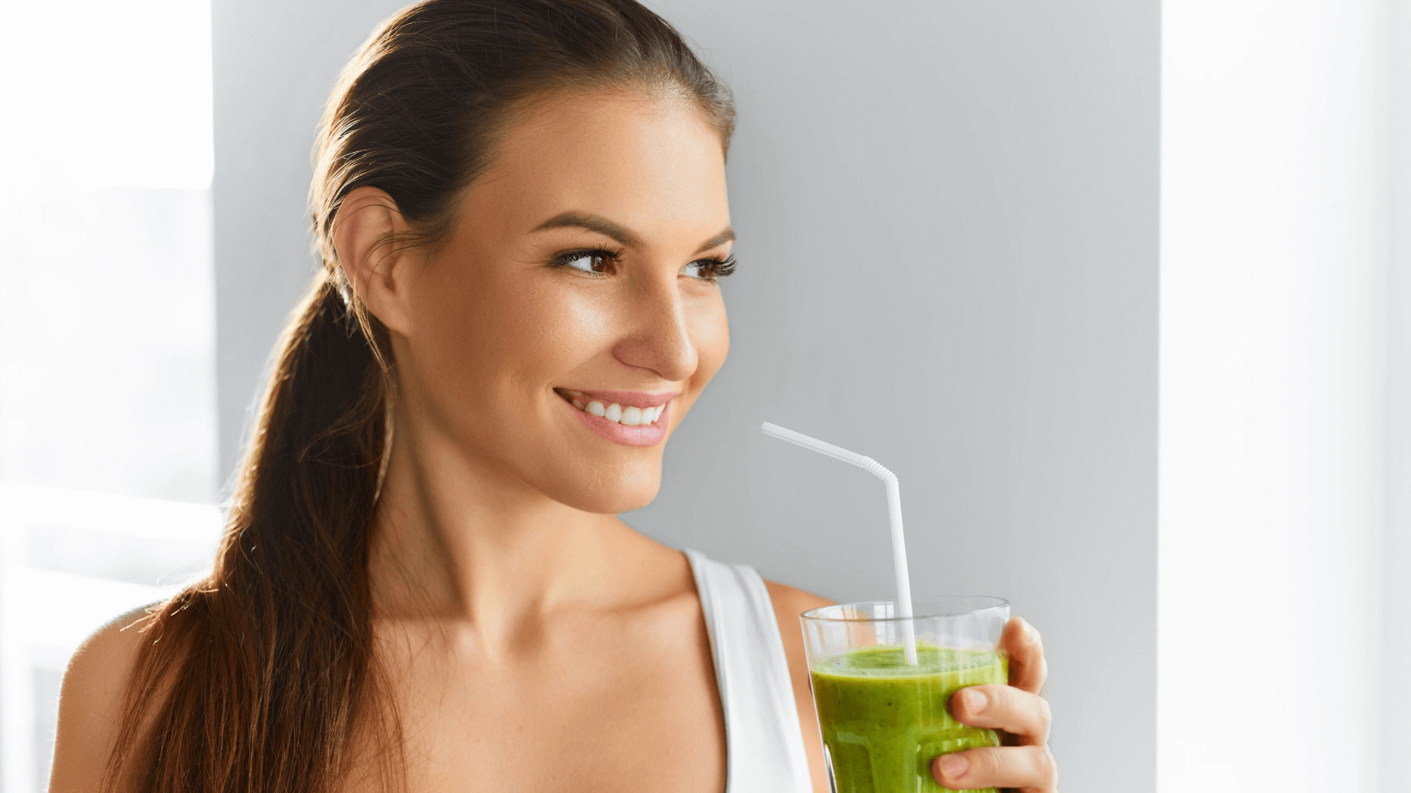woman drinking green smoothie